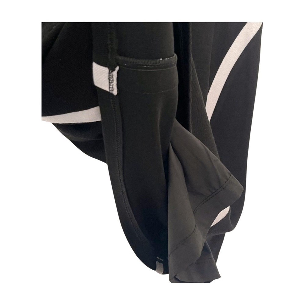 🇨🇦 Valzère Sport Mini Skirt – Black & White Graphic – NWT – XL - Picture 3 of 3